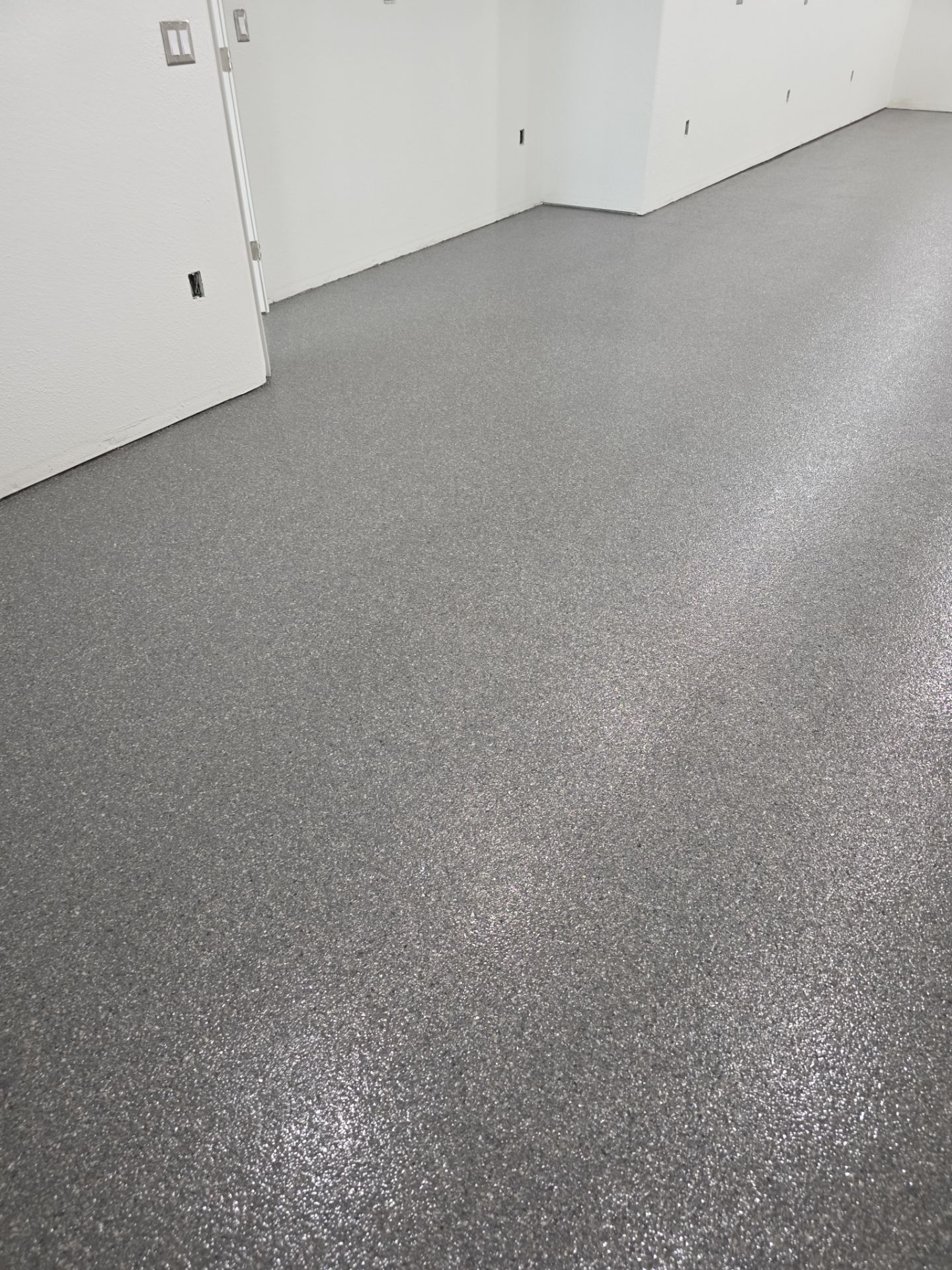Commercial chip floor with roll-up door